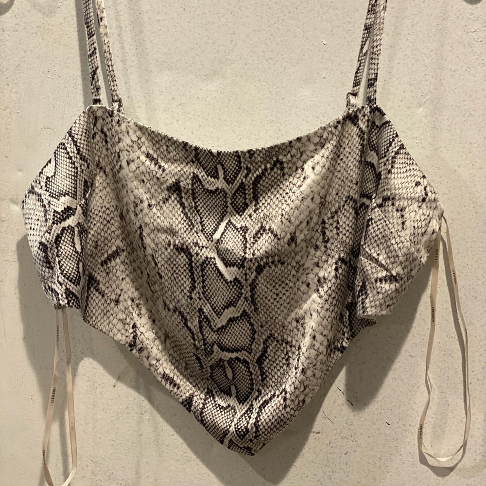 Forever 21 Snake Skin Woven Crop top Size -L